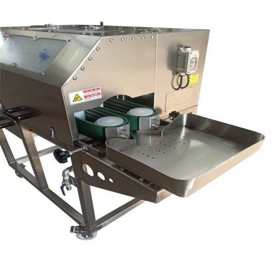 Crab center-cutting and splitting machine. Crab center-cutting and splitting machine.